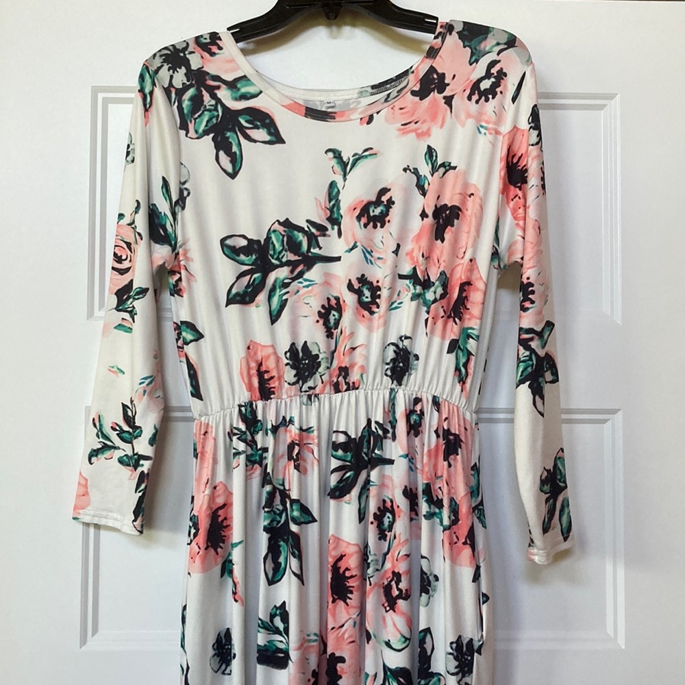 White Floral Maxi Dress w/ pockets